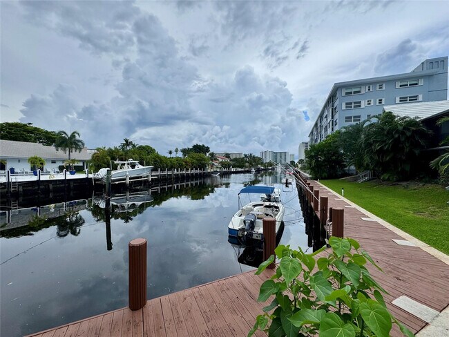 Building Photo - 2801 NE 33rd Ct