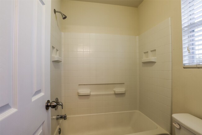 Building Photo - 5310 Rio Ramos St