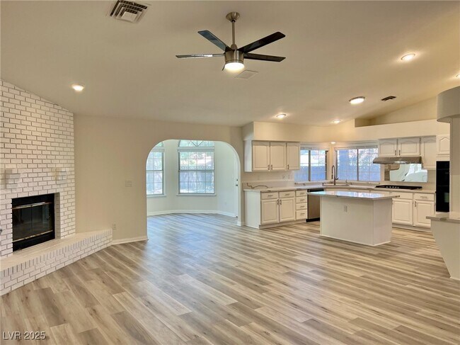 Building Photo - 1740 Camara Dr