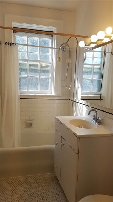 Building Photo - 77 Martin St