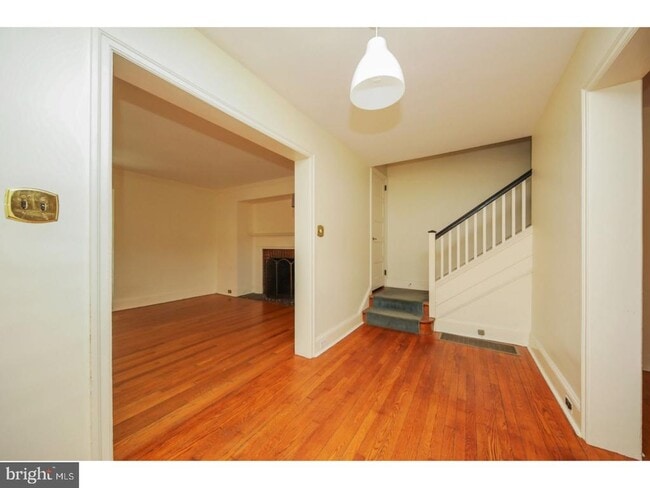Building Photo - 17 E Willow Grove Ave