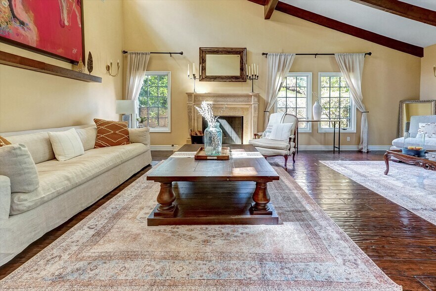 Building Photo - 4751 Topeka Dr