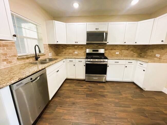 Building Photo - 24514 Sunny Glen Dr