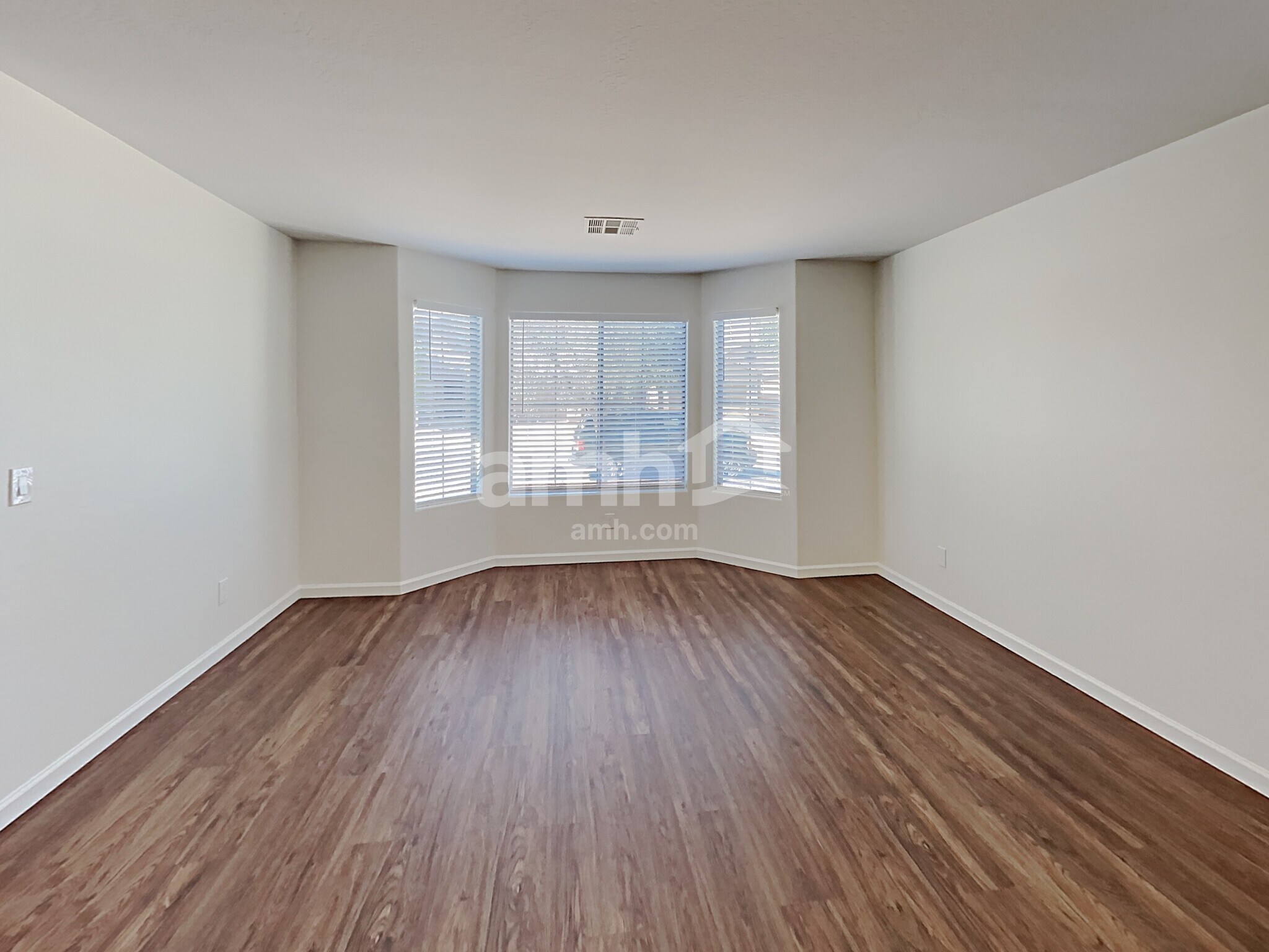 Building Photo - 17211 W Watkins St