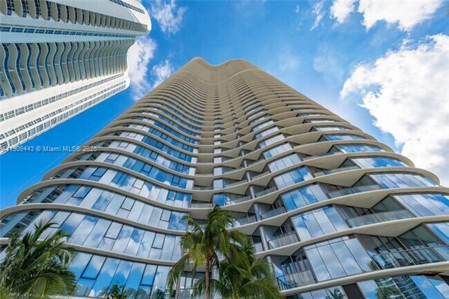 Building Photo - 15701 Collins Ave