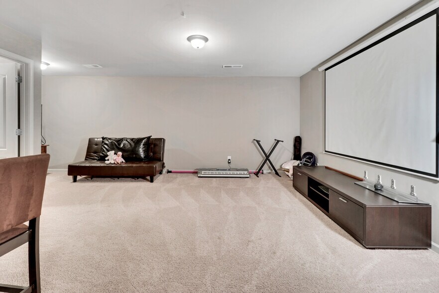 Building Photo - 5084 Whiteoak Ter SE