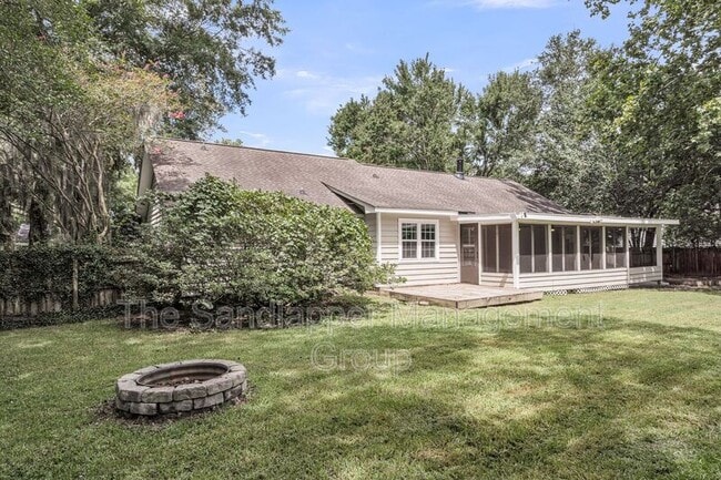 Building Photo - 18 Paddlecreek Ave