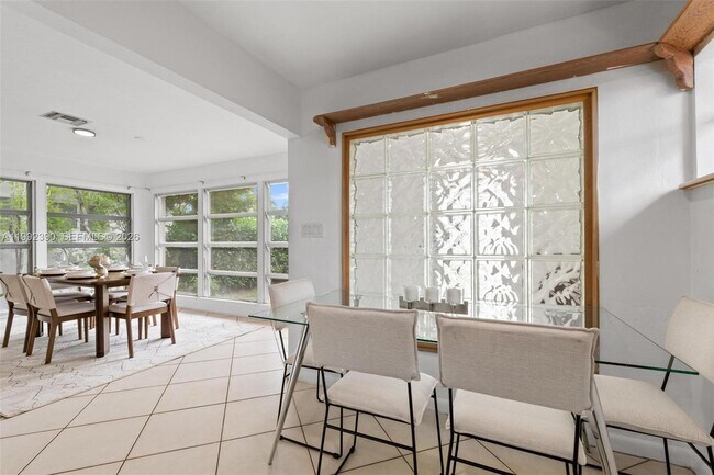 Building Photo - 1443 Hollywood Blvd