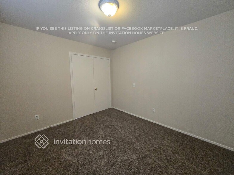 Building Photo - 5912 Trumbull St