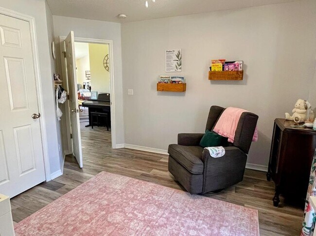 Building Photo - 33 Wheeling Ln