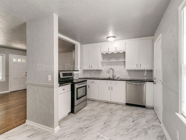 Building Photo - 3916 NW 24th St