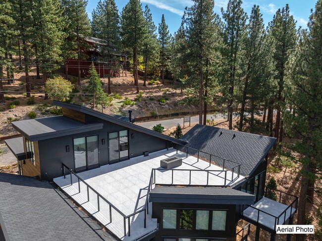 Building Photo - Luxury Mountain Retreat