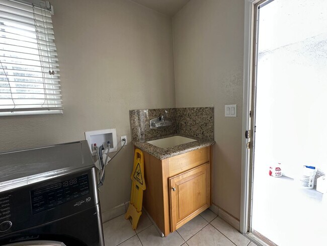 Building Photo - Newly Remodeled | 4 Bedrooms (2 Masters) |...