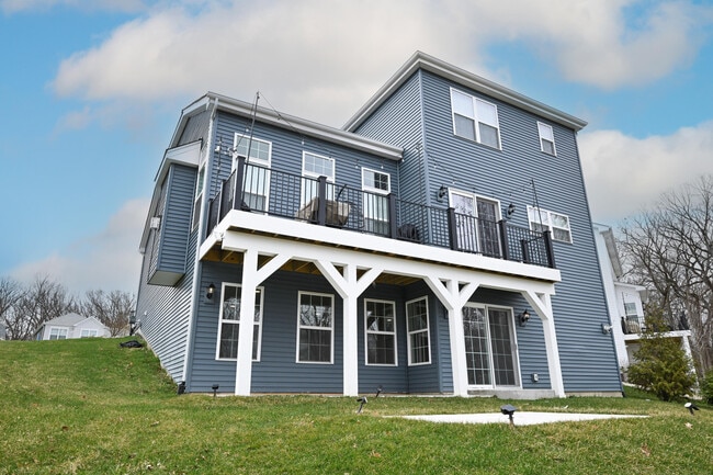 Building Photo - 1868 Forest View Ct