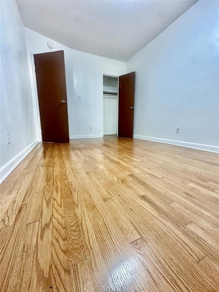 Building Photo - 1447 E 95th St