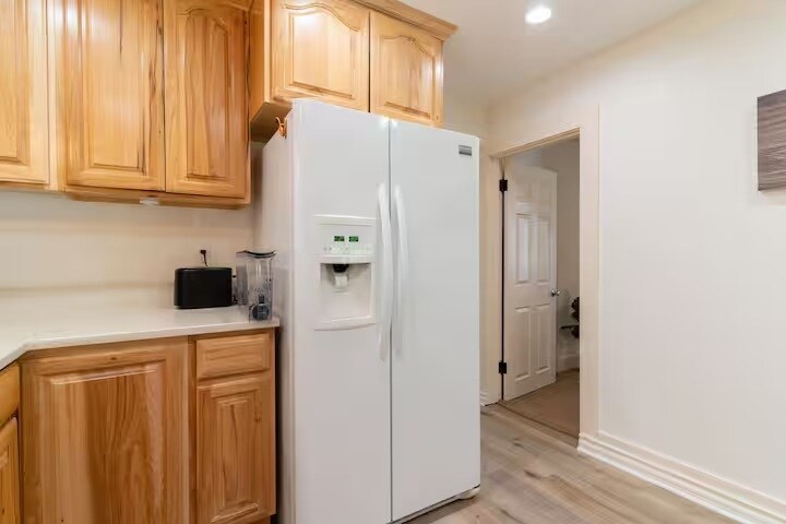 Building Photo - 1428 NE Adams St