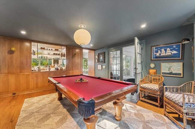 Building Photo - 20 Quogue St