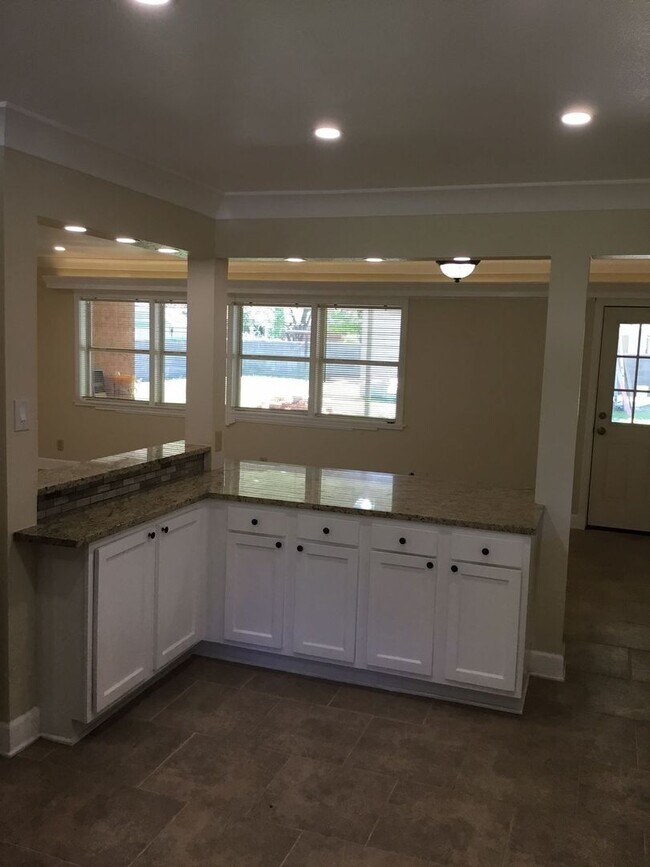 Building Photo - GORGEOUS 4/3 BROADMOOR HOME-UPDATED-MUST SEE