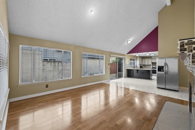 Building Photo - 13051 Meadowline Dr