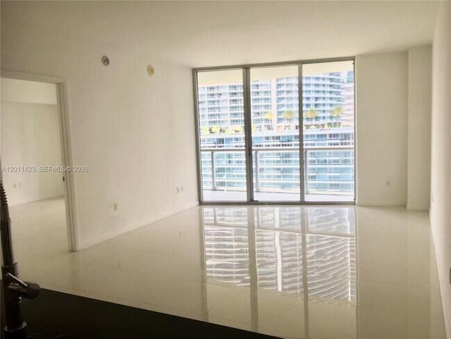 Building Photo - 475 Brickell Ave