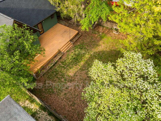 Building Photo - 318 Sulphur Springs Rd