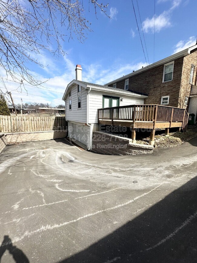 Building Photo - 19 Hardith Hill Ct