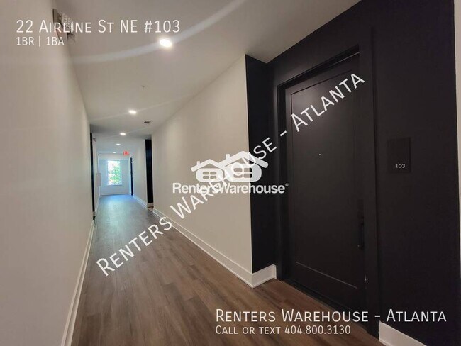 Building Photo - Location! Location! 2 Story 1 Bedroom step...