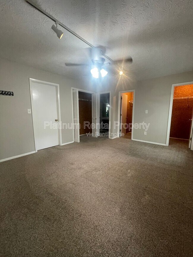 Building Photo - 402 Wynnes Ridge Cir SE