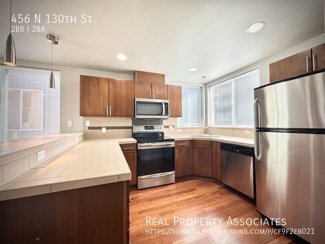 Building Photo - 456 N 130th St