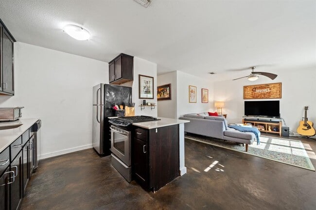 Building Photo - 3508 Southridge Dr