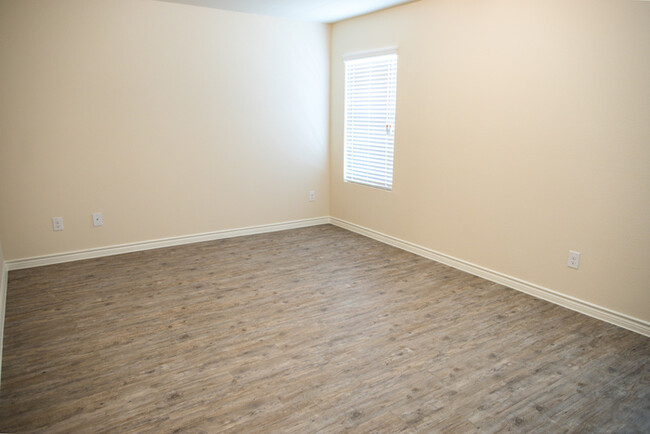 Building Photo - 1708 Bobolink