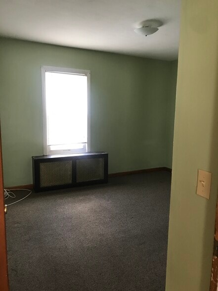 Building Photo - 62 Heath St