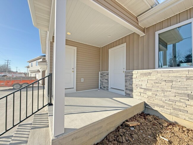 Building Photo - 8125 N Brown Station Rd