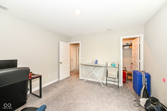 Building Photo - 9904 Delmore Dr