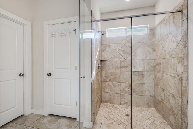 Building Photo - 3 Bedroom/2 Bath Bricewood Subdivision