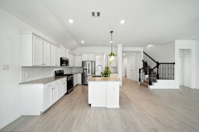 Building Photo - 15011 Old Horseshoe Lake Dr