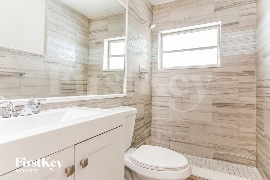 Building Photo - 3751 NW 9th Ct