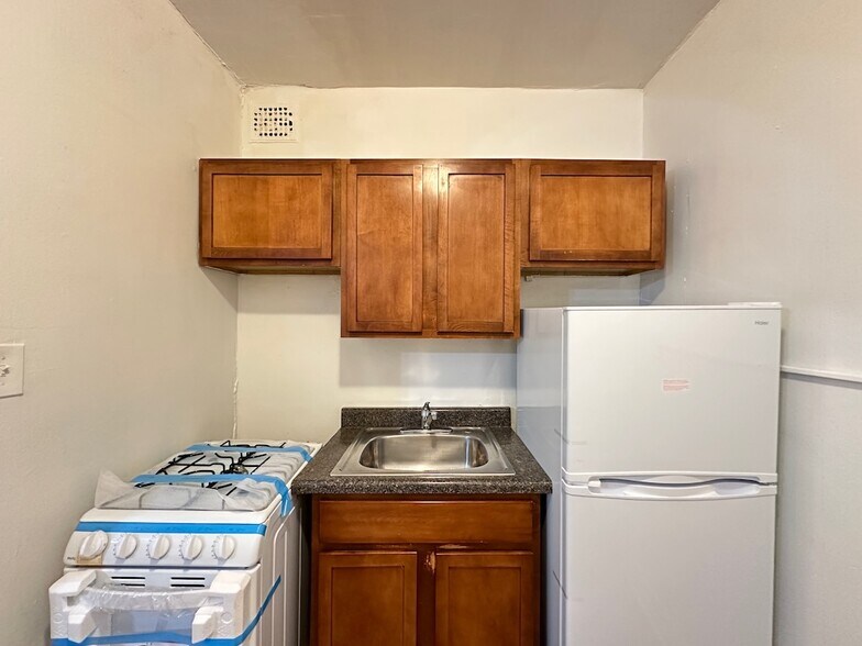 Building Photo - 4834 N Damen Ave