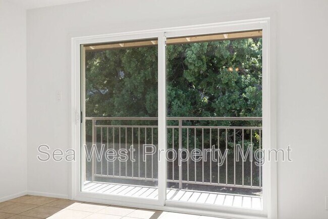 Building Photo - 820 Encinitas Blvd