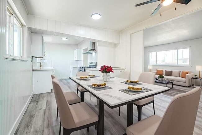 Building Photo - Beautifully Updated 3-Bedroom Single-Famil...