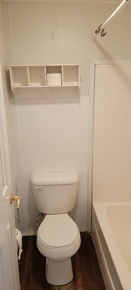 2nd Bathroom - 8936 Turner Dr