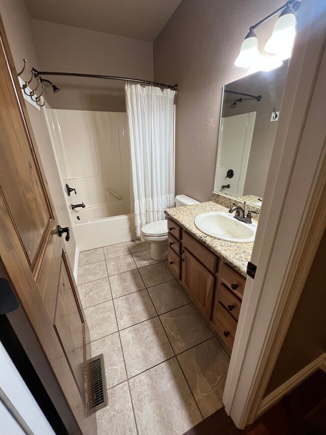 Building Photo - 3029 River Lakes Dr
