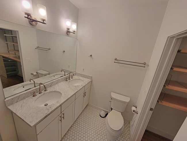 Building Photo - 1447 Girard St NW