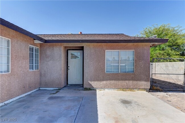 Building Photo - 5022 Carmel Ave