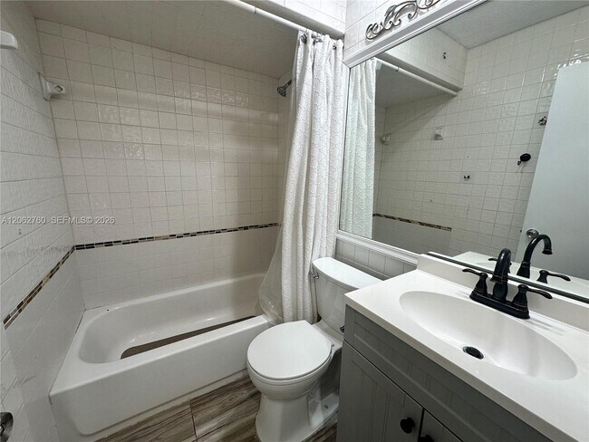 Building Photo - 17843 NW 63rd Ct