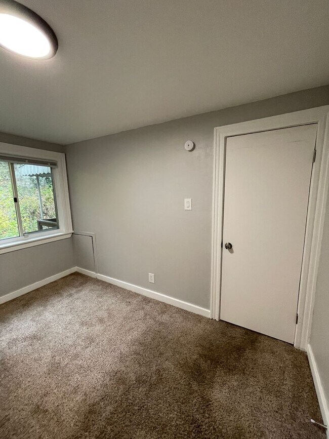 Building Photo - 2404 S 18th St