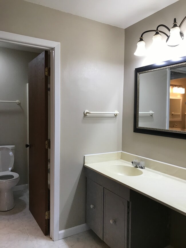 Building Photo - 7010 Newport Dr