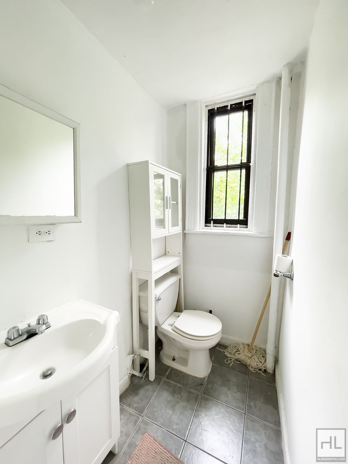 Building Photo - STARR STREET / Spacious Bushwick 2-Bed 1-Bath / Amazing Location