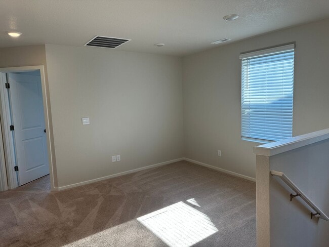 Building Photo - Newer 4 bedroom 2.5 bathroom house!