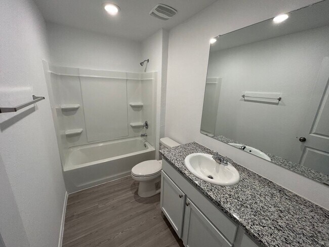 Building Photo - *COMING SOON* 3 Bedroom / 2 Bath Home Near Brauning Lake Park!